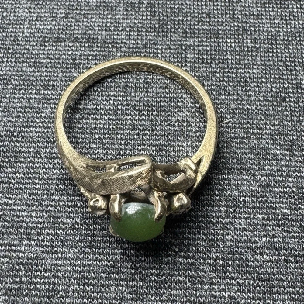 Vintage Yellow Gold Jade Cabochon Ring 10K Solid 2.62 Grams Size 7.25